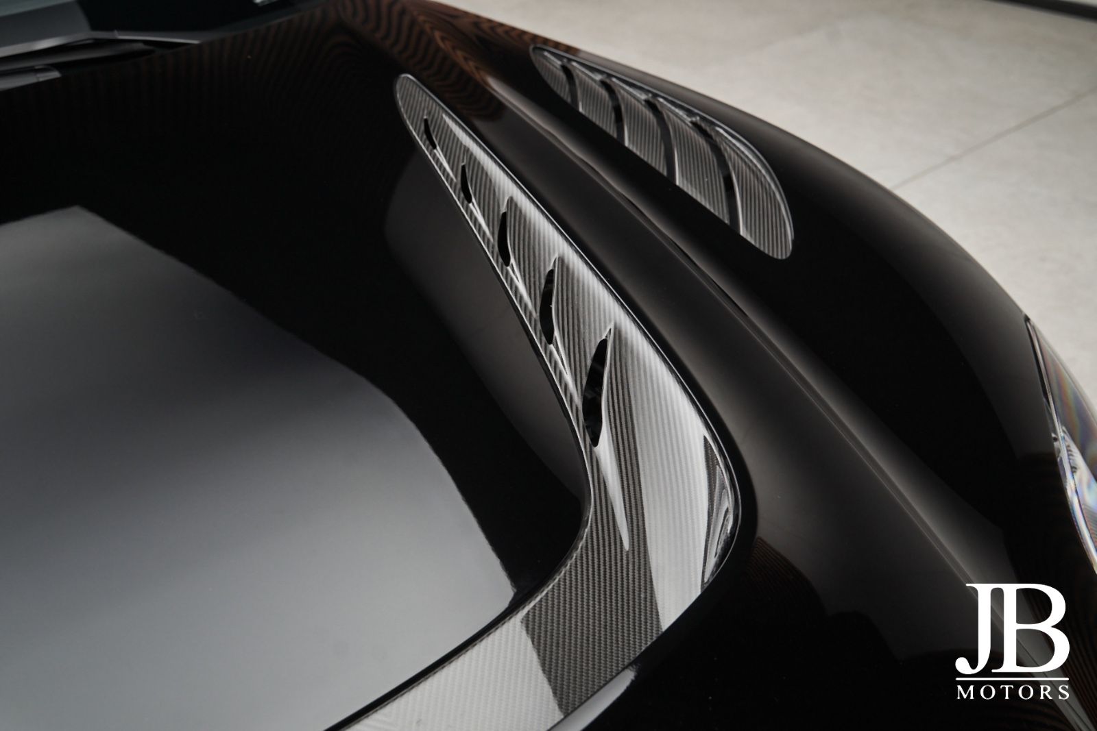 Fahrzeugabbildung Aston Martin DBS V12 770 Ultimate Carbon Performance Seats