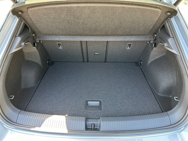 Fahrzeugabbildung Volkswagen T-Roc 1.5TSI DSG R-Line LED+SHZ+GJR+NAV+APP