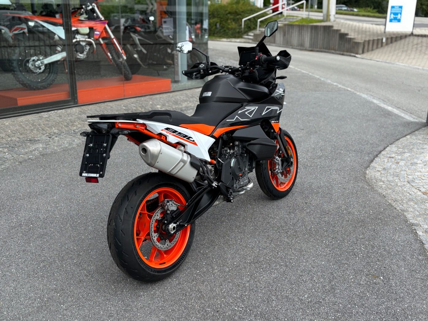 Fahrzeugabbildung KTM 890 SMT Modell 2024 4 Jahre Garantie