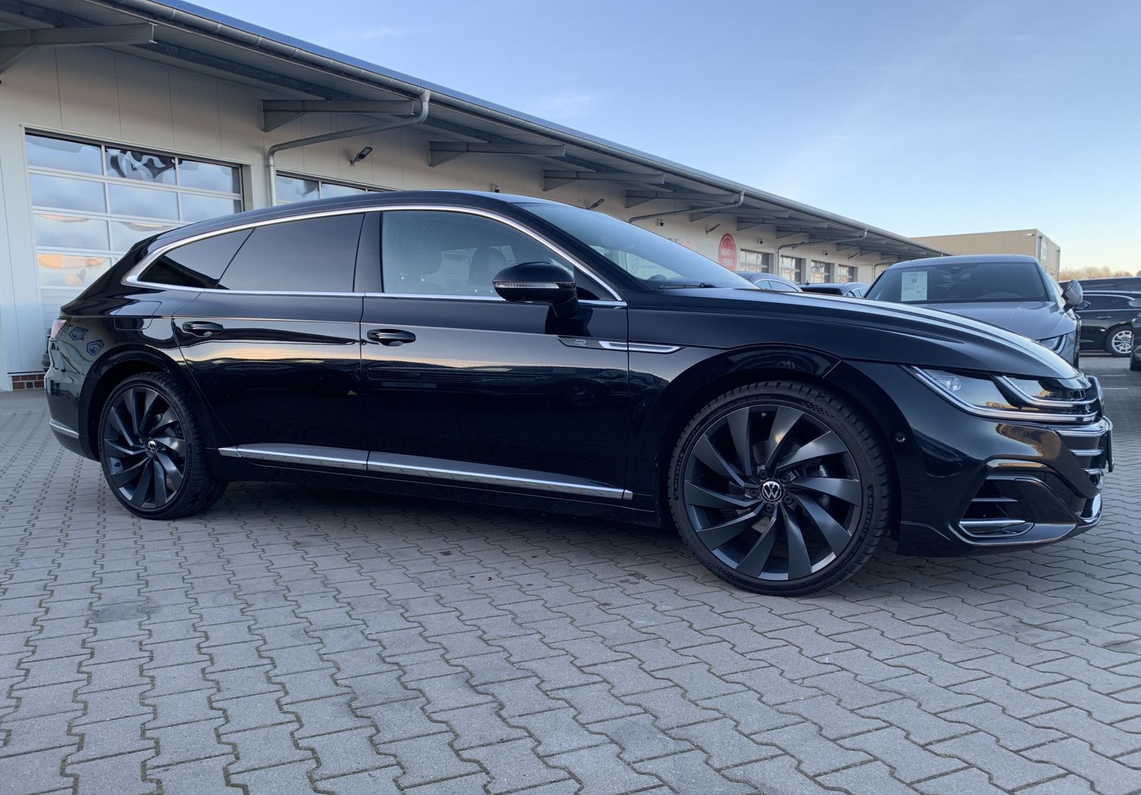 Fahrzeugabbildung Volkswagen Arteon Shooting Brake 2.0 TDI*R-Line*4Motion*AHK
