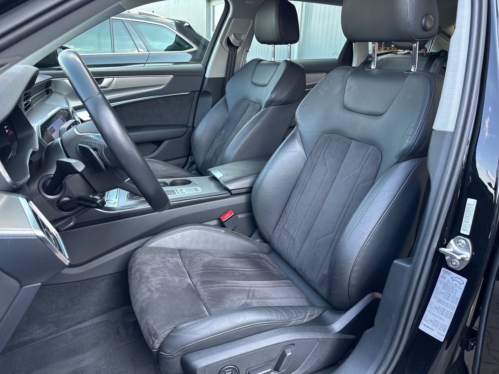 Fahrzeugabbildung Audi A6 Avant 40 TDI Sport NAV+LED+SHZ+KAM+AHK+DAB