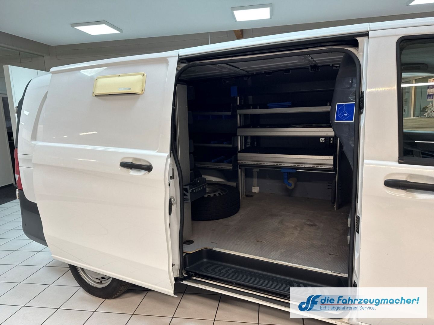 Fahrzeugabbildung Mercedes-Benz Vito Kasten 114 CDI BT RWD extralang AHK Parkle