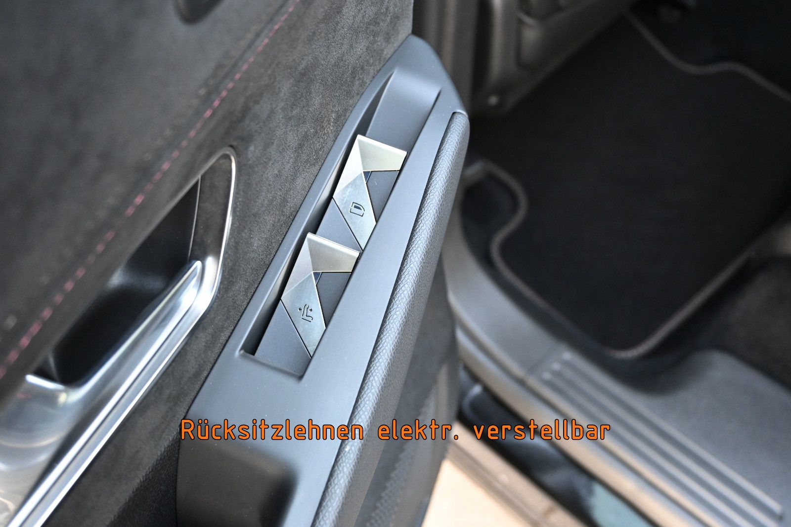 Fahrzeugabbildung DS Automobiles DS7 Crossback PureTech 180 PERF. LINE+ °AHK°PANO