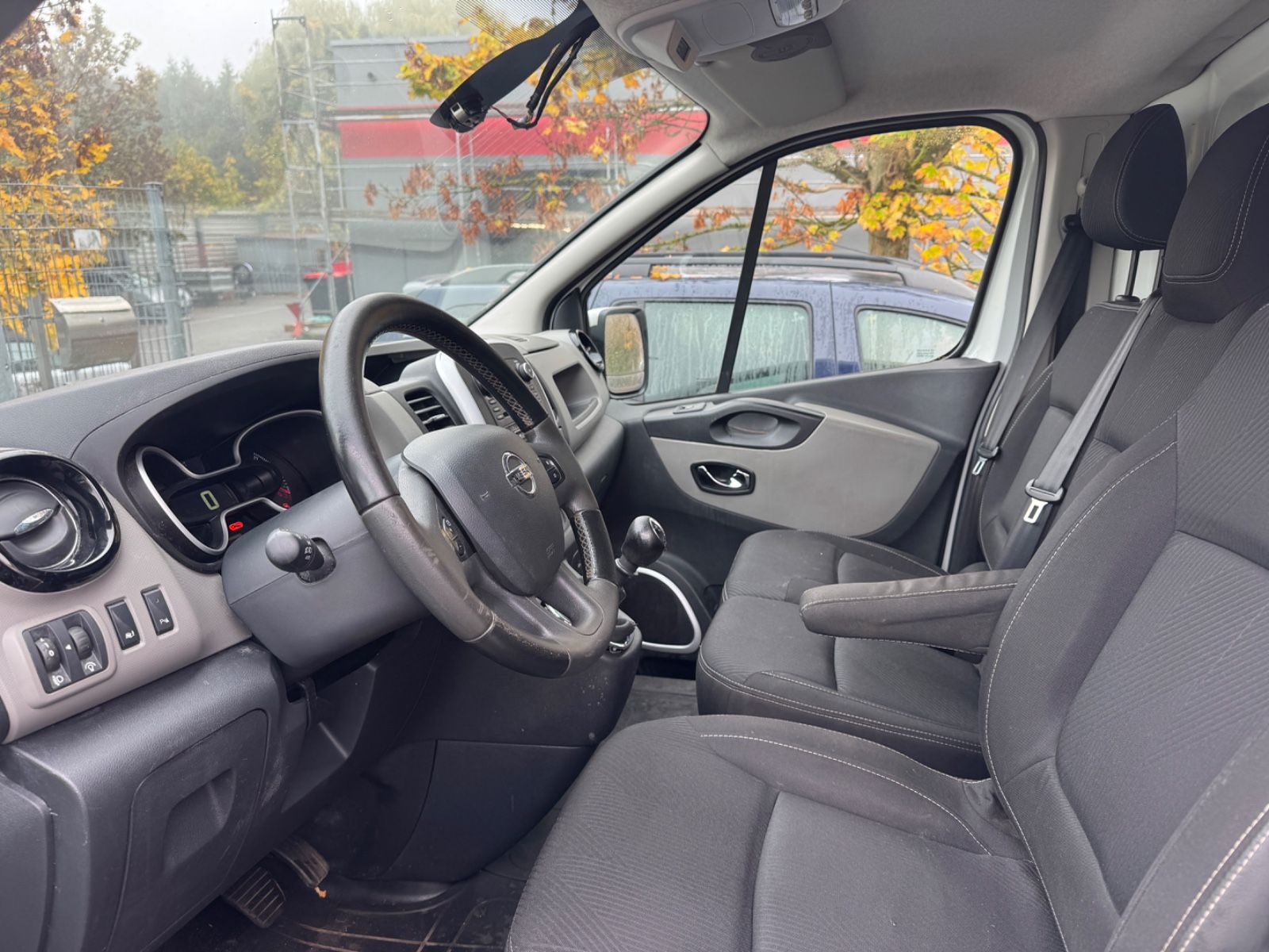Fahrzeugabbildung Nissan NV300 Kastenwagen L1H1 2,7t PRO Klimaanlage