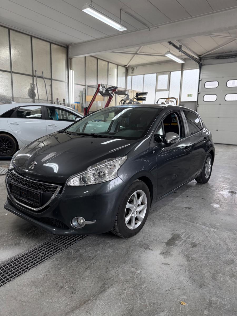 Peugeot 208 Style PANO/SHZ