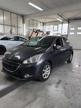 Peugeot 208 Style PANO/SHZ - Peugeot 208 Style mit Benzin-Antrieb