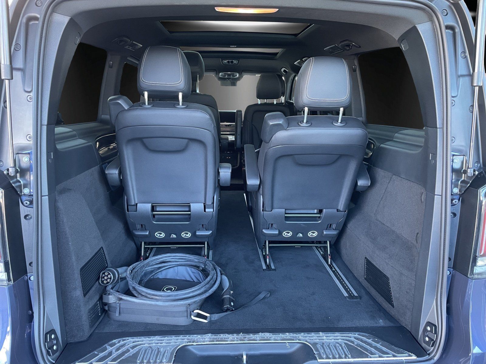 Fahrzeugabbildung Mercedes-Benz EQV 300 L Facelift AVANTGA Pano DISTRO 360° MLED