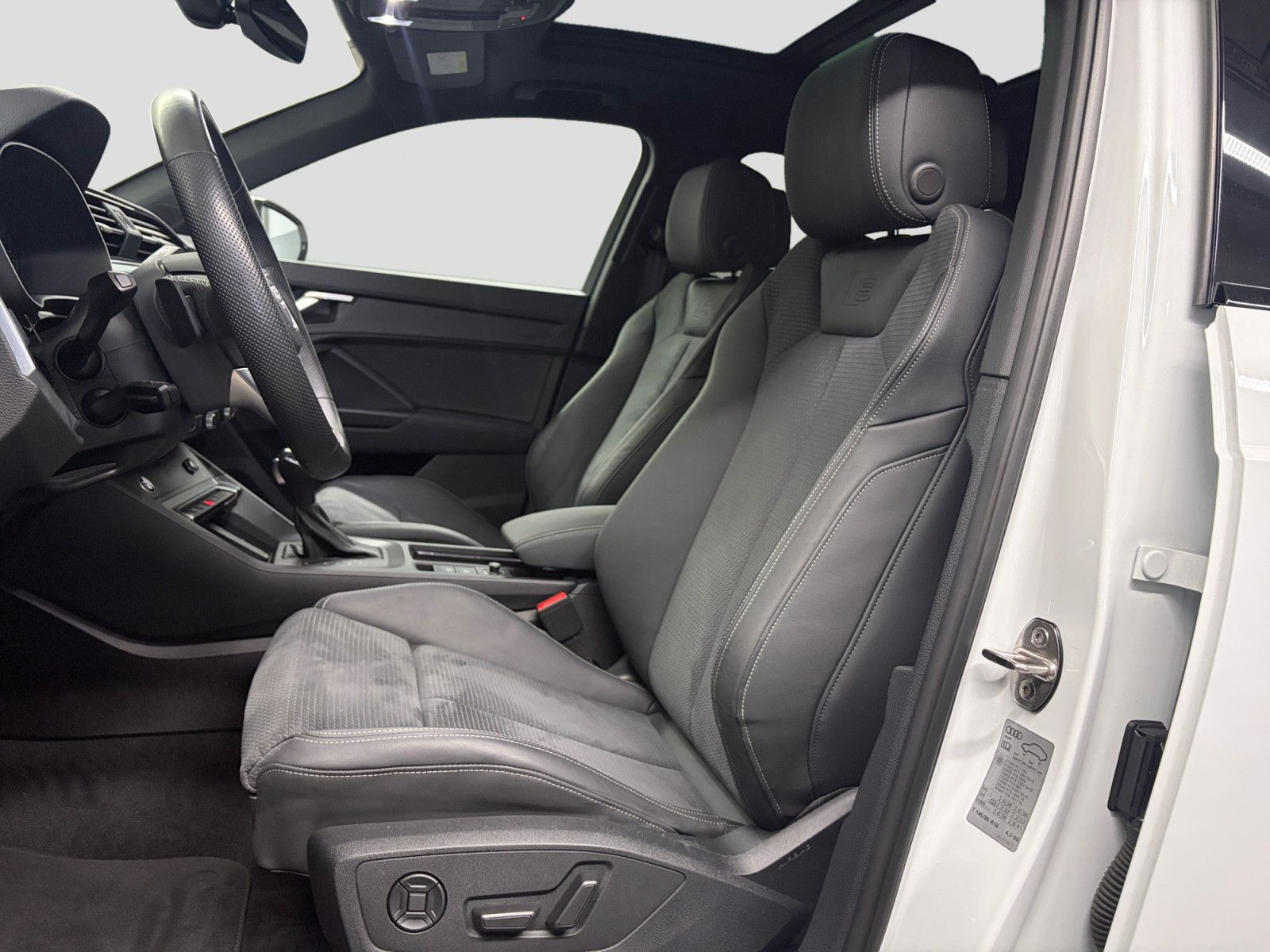 Audi Q3 45 TFSI quattro S line AHK Matrix Pano 360° foto 10