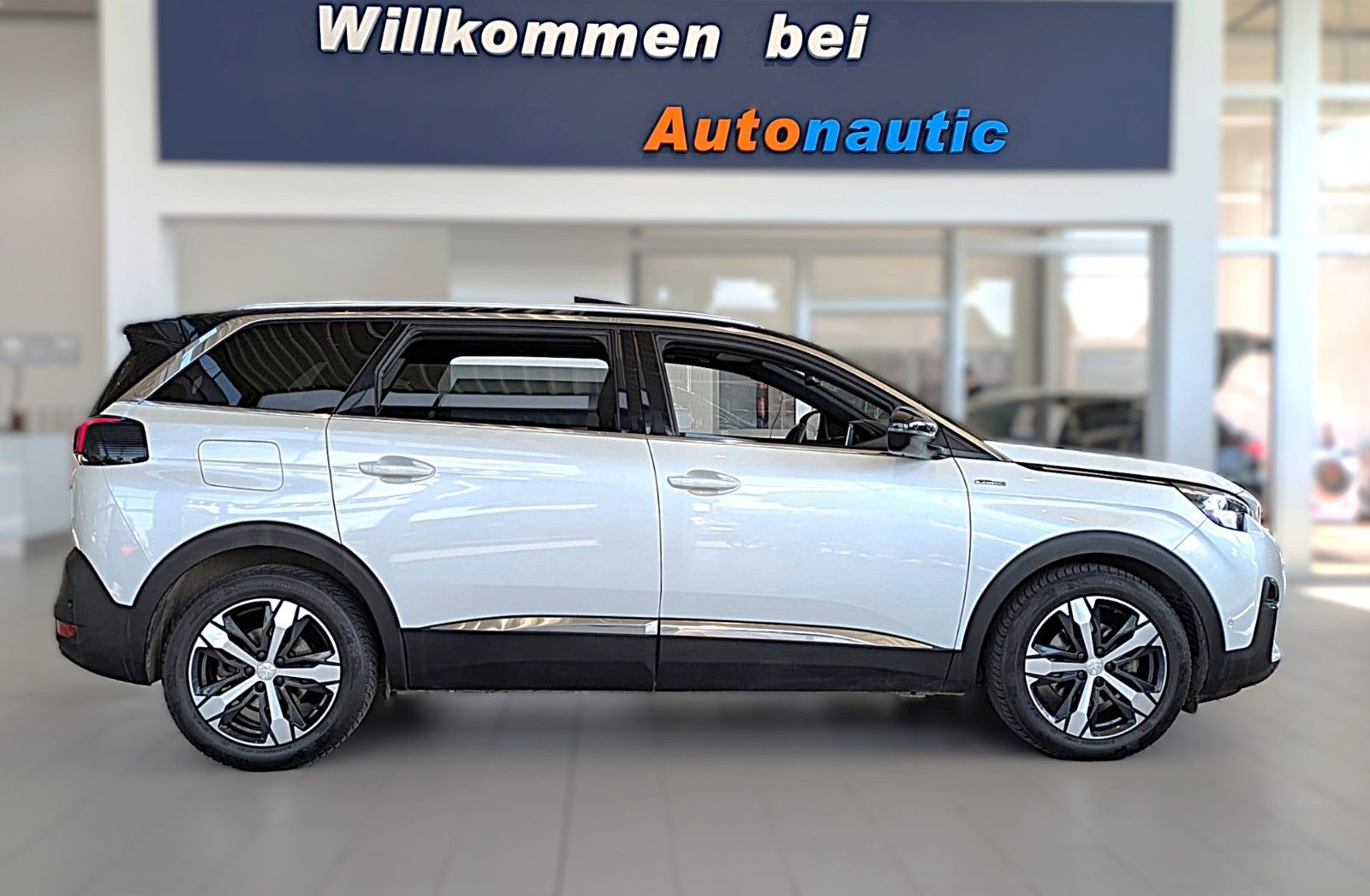 Fahrzeugabbildung Peugeot 5008 GT-LINE LEDER NAVI PANORAMA LED AHK 7-SITZE