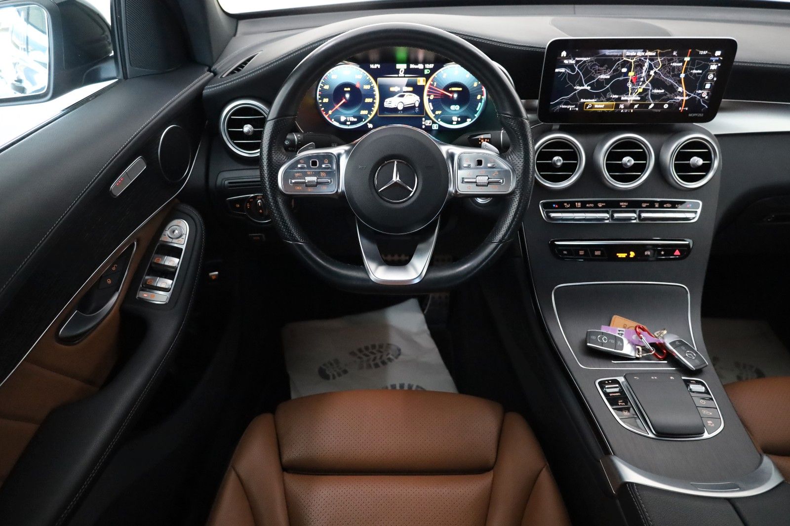 Fahrzeugabbildung Mercedes-Benz GLC 300 de Coupe 4M,AMG line,Night Pak, Designo