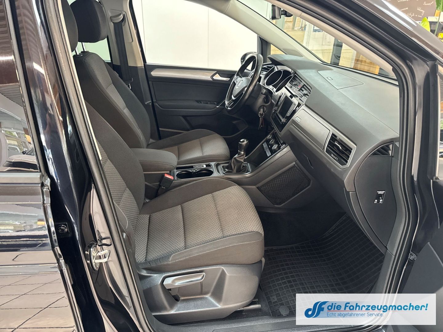 Fahrzeugabbildung Volkswagen Touran Comfortline 2,0TDi Navi Dyn. Kurvenlicht