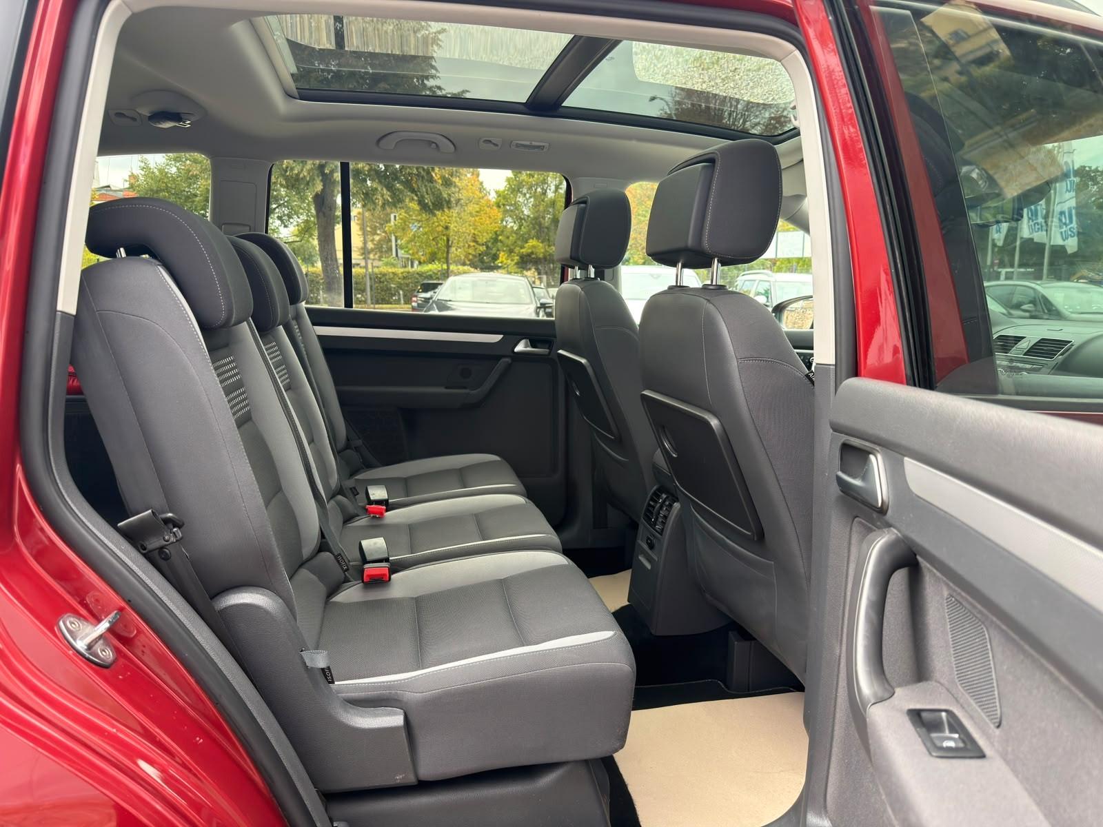 Volkswagen Touran 2.0 TDI DSG Life*140 PS*1.Hand*Temp*Navi