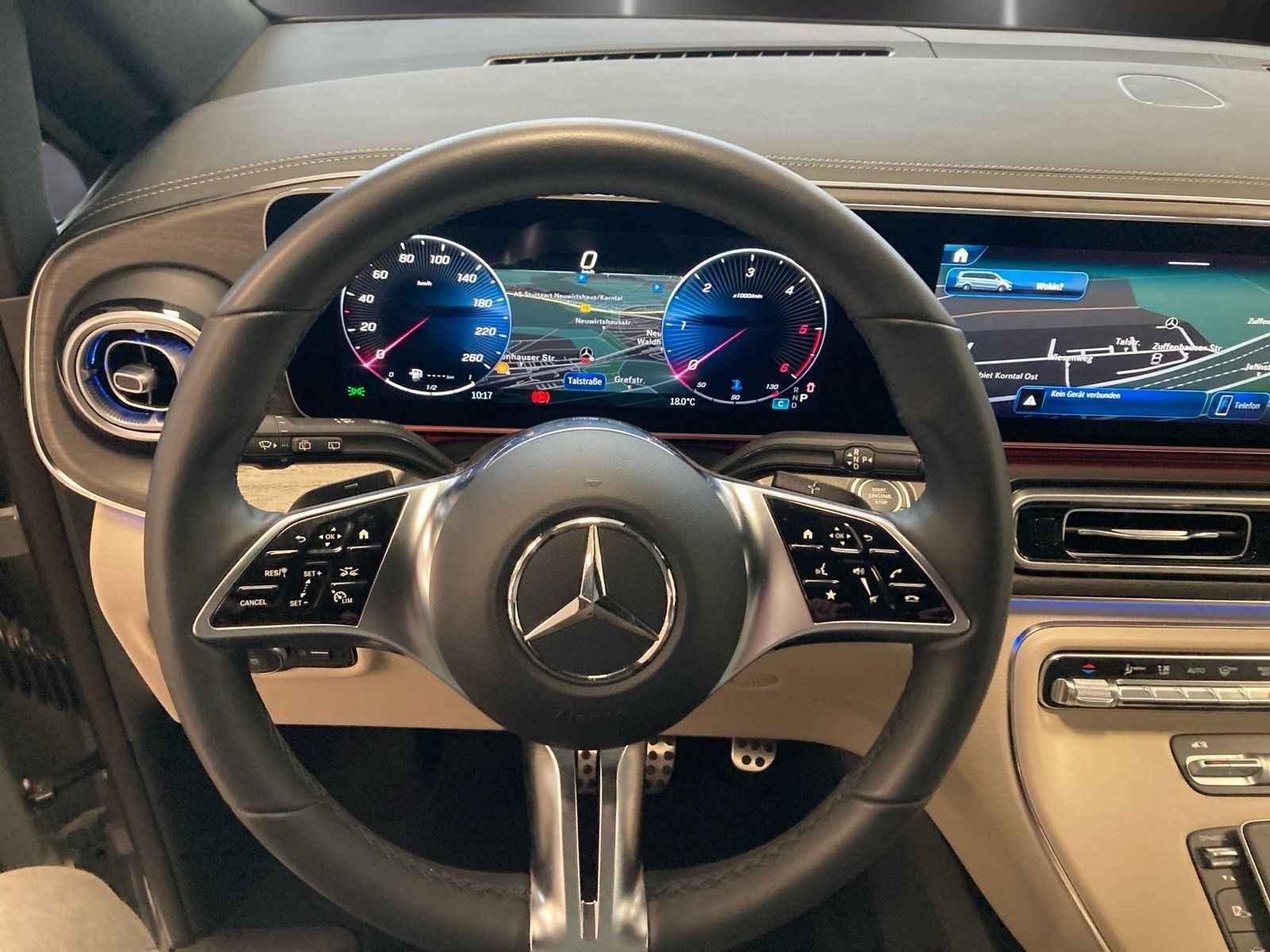 Fahrzeugabbildung Mercedes-Benz V 300d 4M AVANTGARDE L*Pano*Airmatic*AHK*Distron