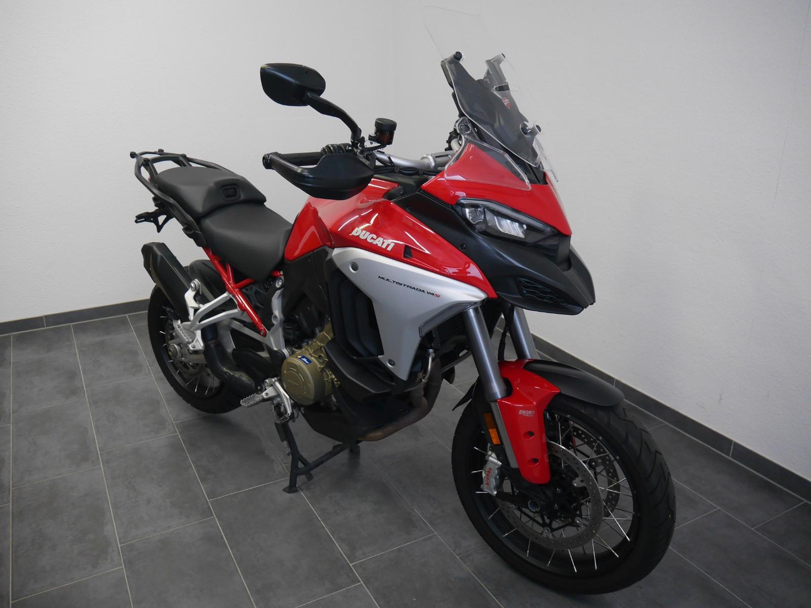 Ducati Multistrada V4S // Travel & Radar // 1.Hand