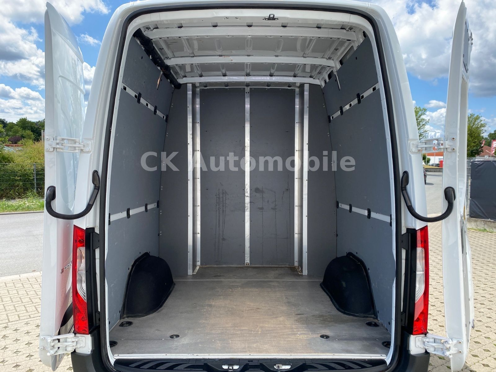 Fahrzeugabbildung Mercedes-Benz Sprinter III Mixto 319CDI Autom./5 Sitze/Navi
