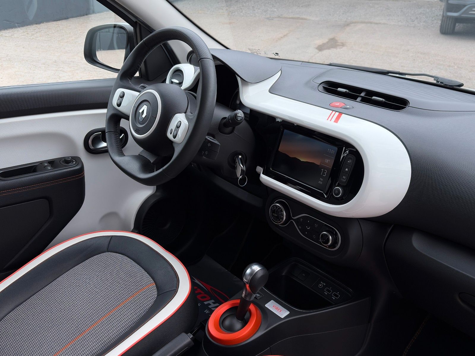 Fahrzeugabbildung Renault Twingo Vibes Electric SHZ CAM BT Temp. CarPlay