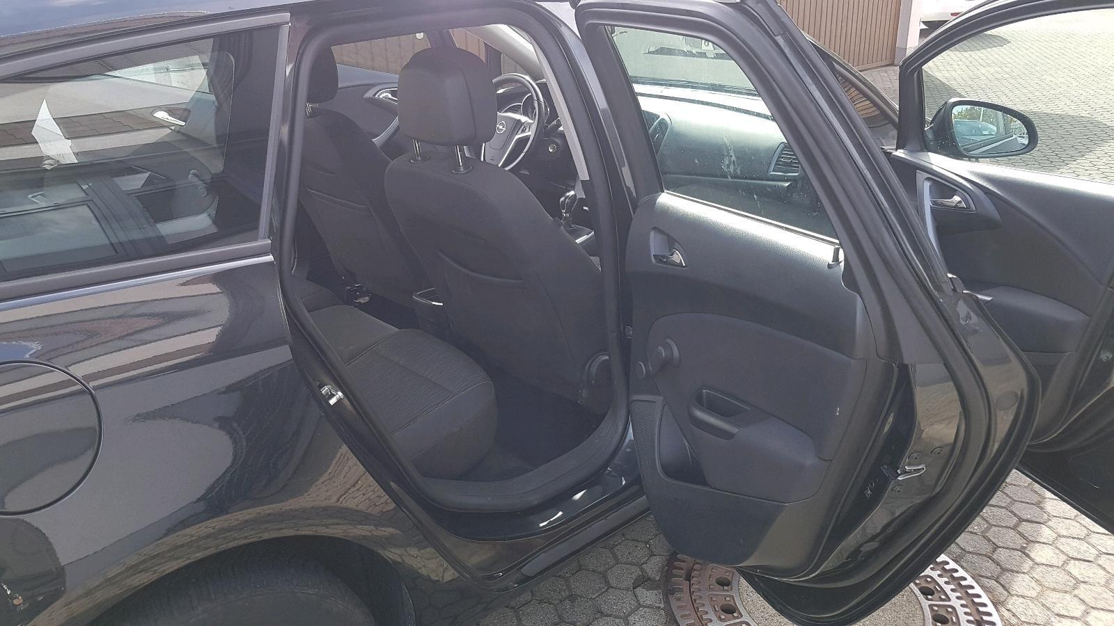 Opel Astra 2013 — photo 12