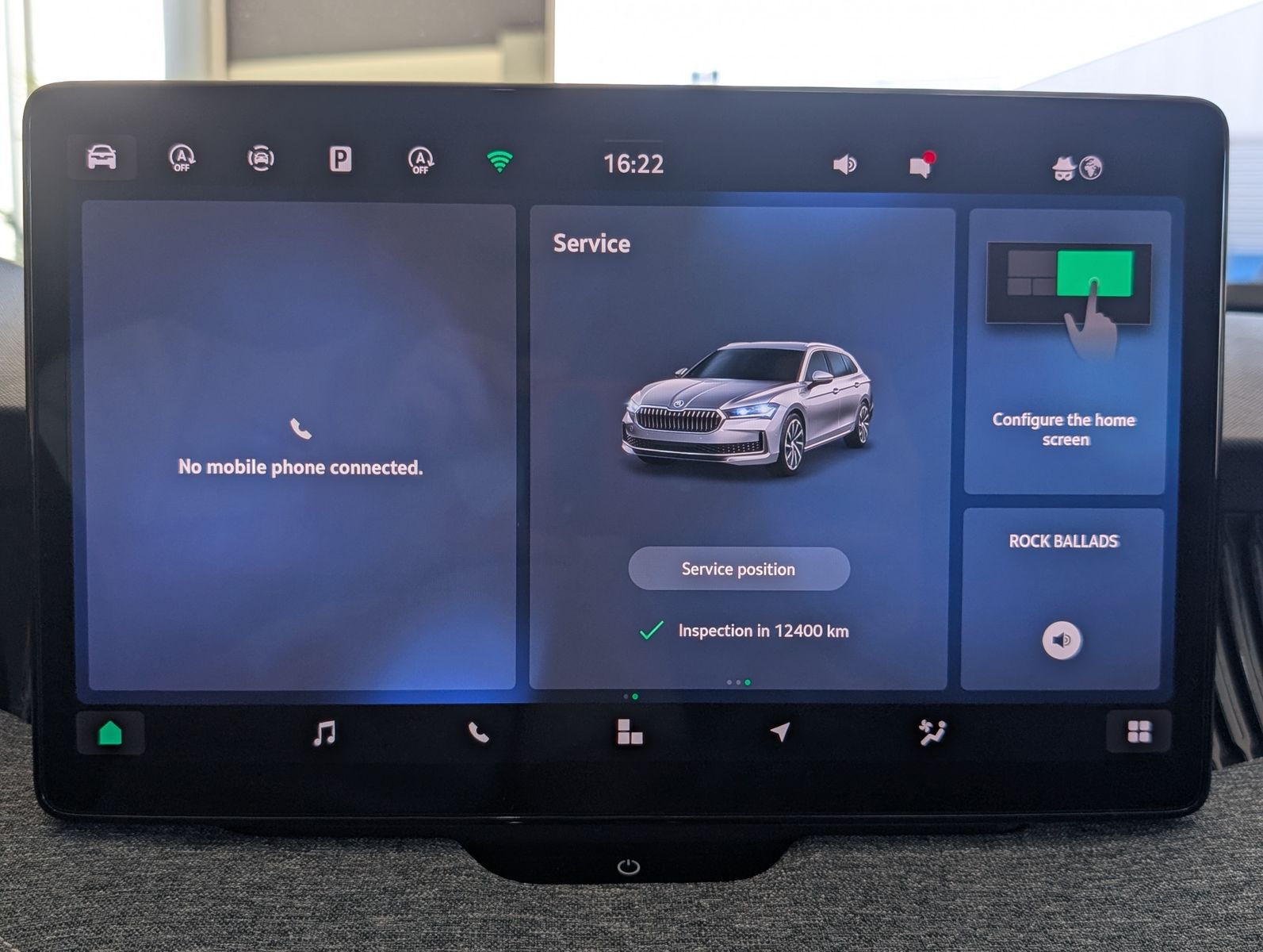 Fahrzeugabbildung SKODA Superb IV 2.0TDI DSG 4x4 MATRIX ACC NEUES MODELL
