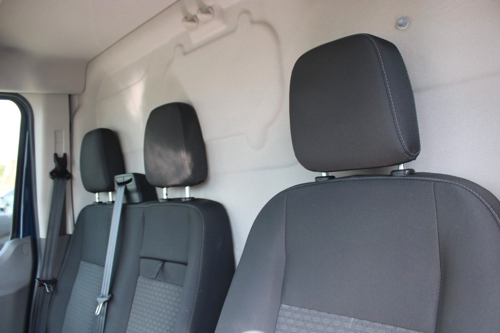 Fahrzeugabbildung Ford Transit 350 L3 H2 Kasten hoch lang KLIMA RFK AHK