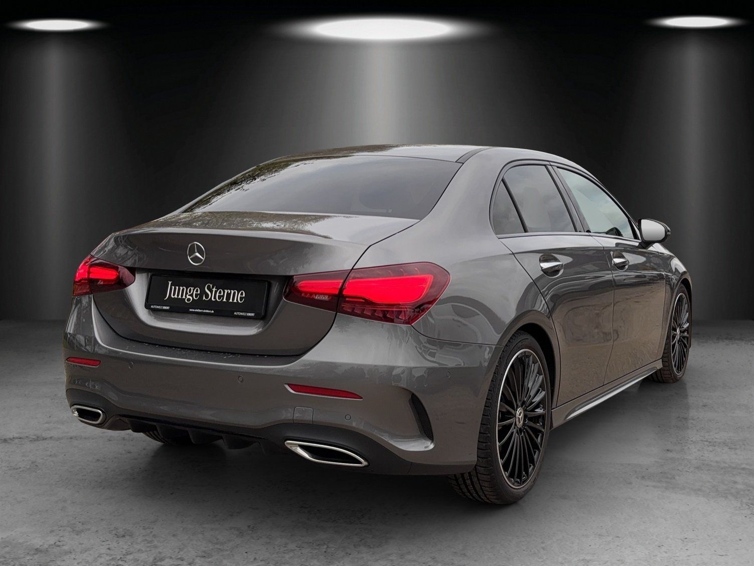 Fahrzeugabbildung Mercedes-Benz A 220 d Limousine AMG Distro MULTIBEAM KeyGO 19"