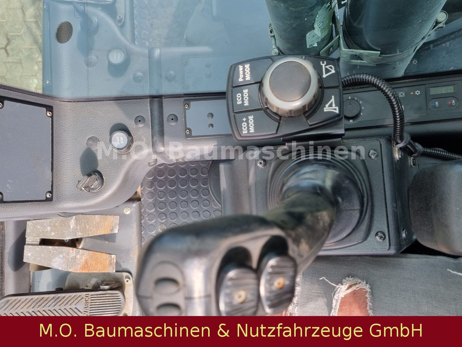 Fahrzeugabbildung Fuchs MHL 320 /AC / Polypgreifer/ ZSA /