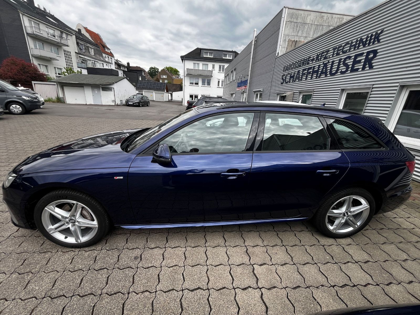 Fahrzeugabbildung Audi A4 Avant 40 TDI S line LED PANO NAVI SHZ KAM AHK