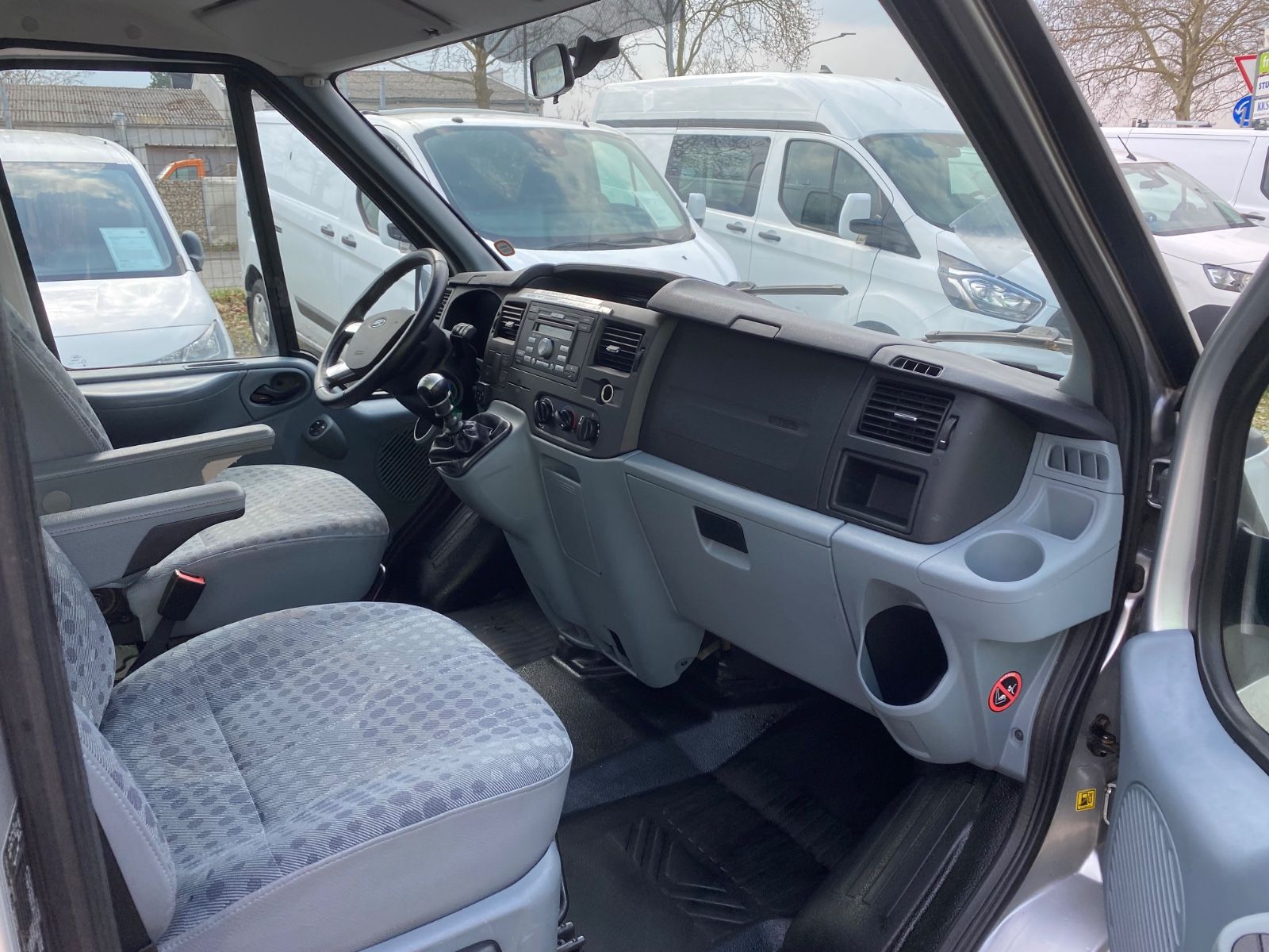 Fahrzeugabbildung Ford Transit Kombi FT 300 M Trend,STH,ROLLSTUHLLIFT