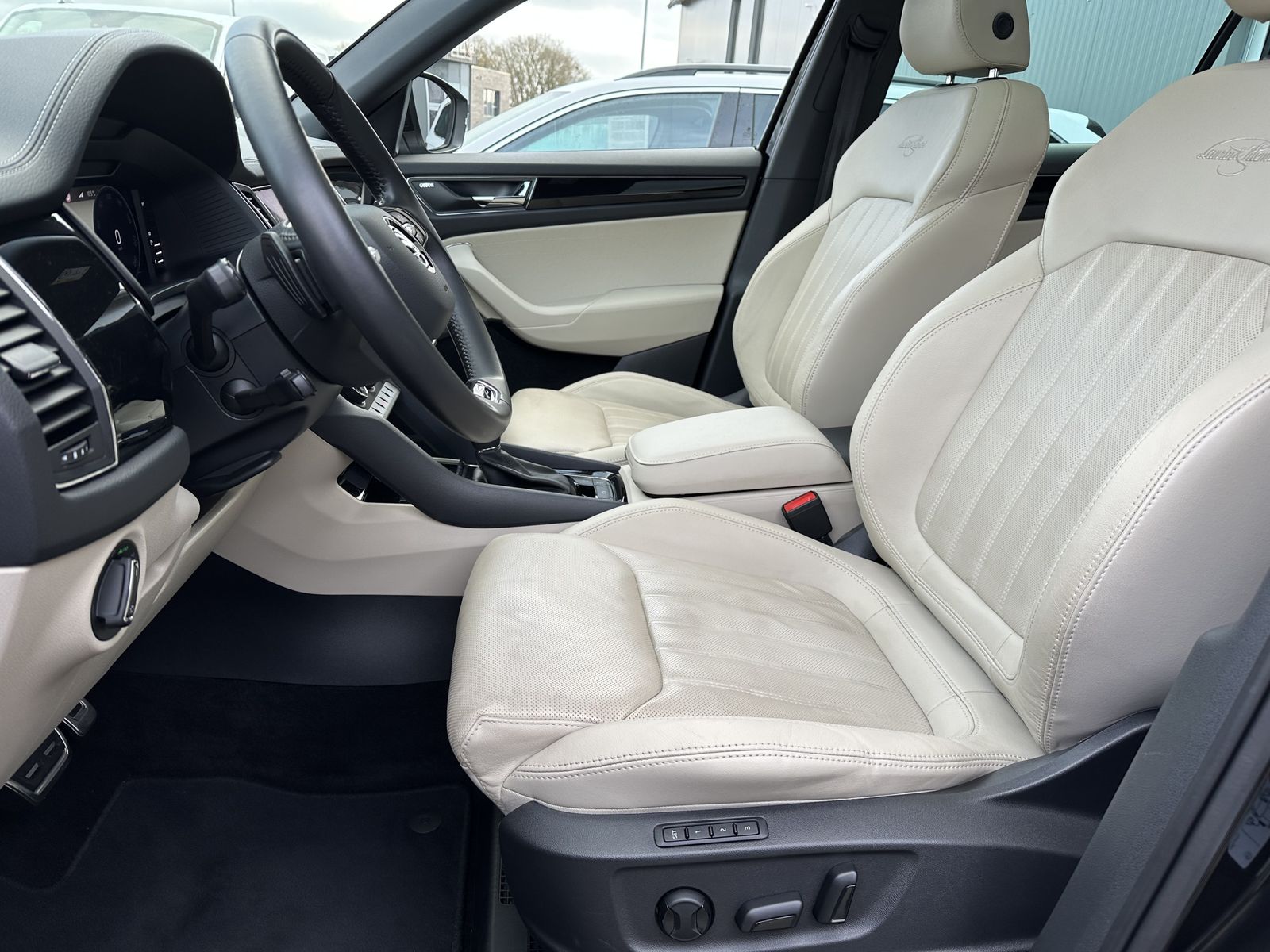 Fahrzeugabbildung SKODA Kodiaq 2.0 TDI 4x4 DSG L&K NAV+LED+PANO+360°+ACC