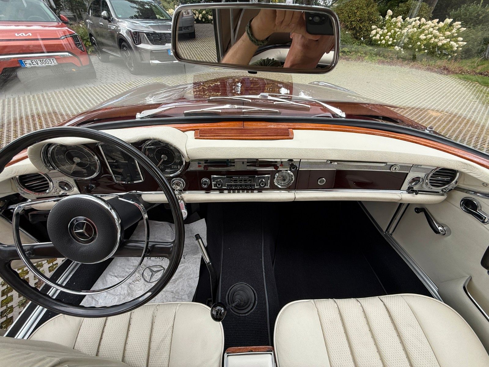 Fahrzeugabbildung Mercedes-Benz 230 SL