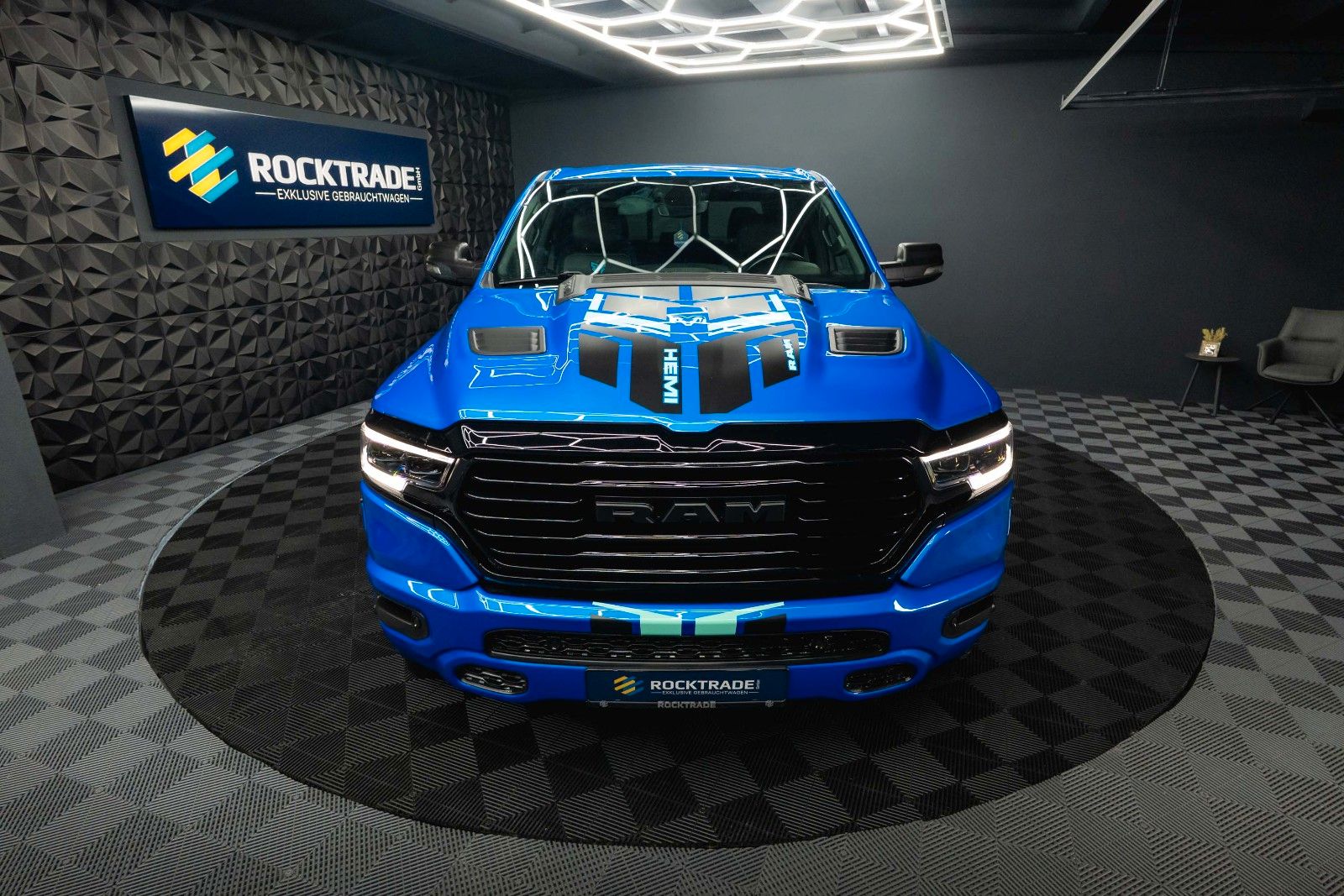 Fahrzeugabbildung Dodge RAM 5.7 V8 HEMI 4x4 LIMITED Blue Edition Offroad