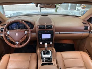 Porsche Cayenne - 8