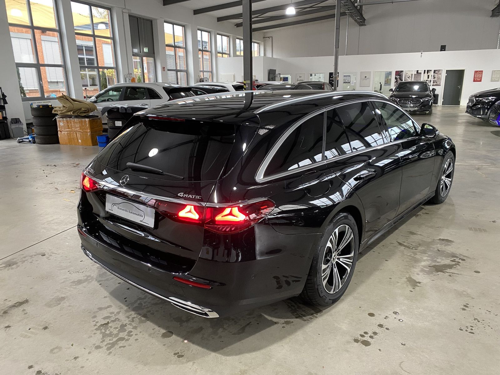 Fahrzeugabbildung Mercedes-Benz E 220 d T 4M Exclusiv/HYPER/PANO/Leder/Pano/DIS/