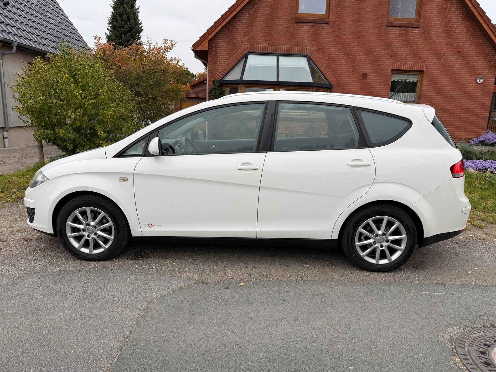 Seat Altea XL 2011 — rear view