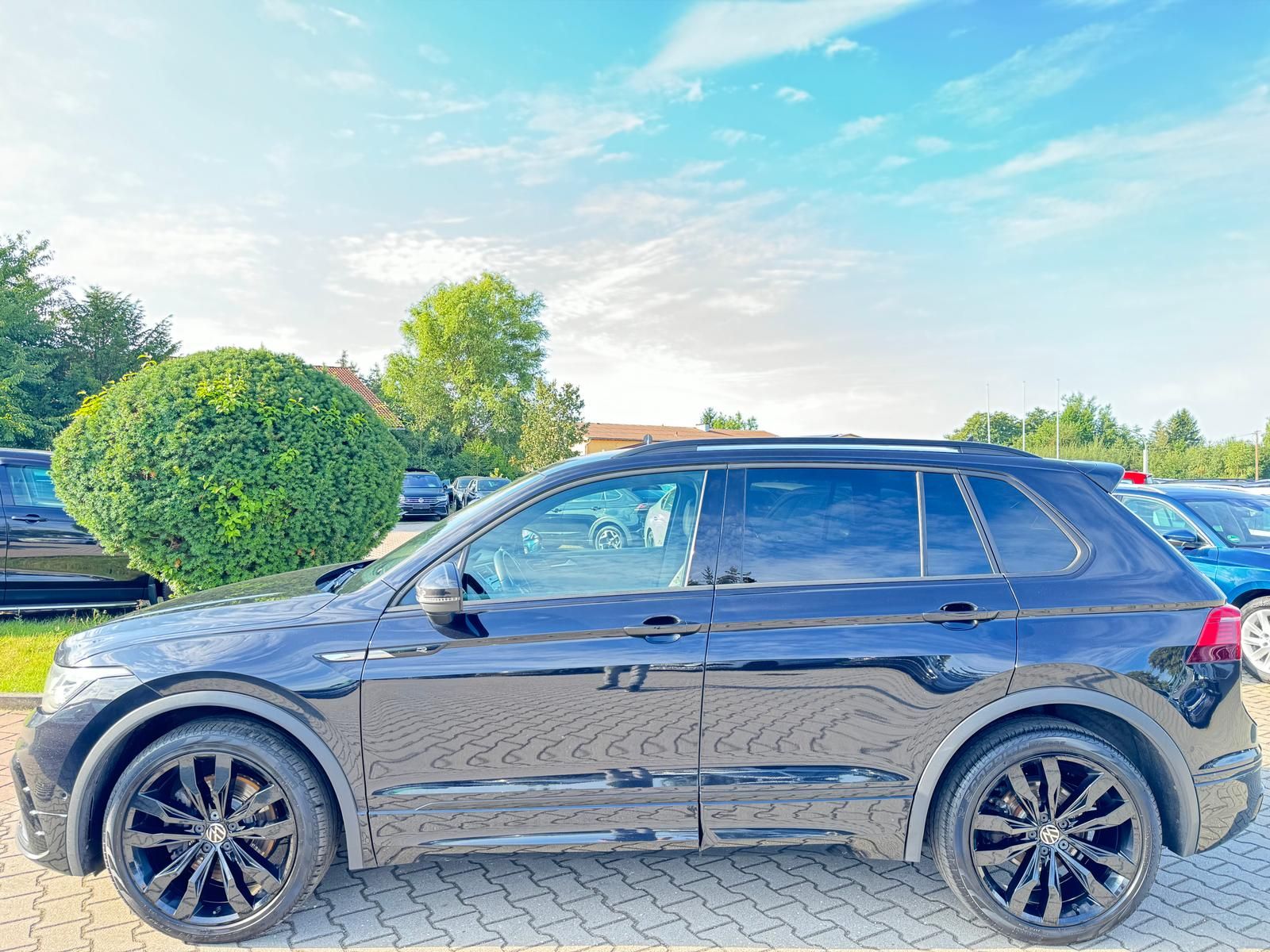 Volkswagen Tiguan 2.0 R-Line 4M Black Leder ACC ParkAss 360 imagem 2