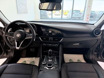 Alfa-Romeo Giulia - 11
