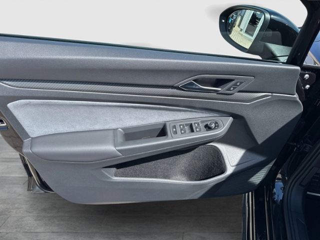 Golf VIII R-LINE 1.5 eTSI DSG PANO REAR VIEW MAT