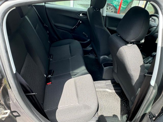 PEUGEOT 208 Active