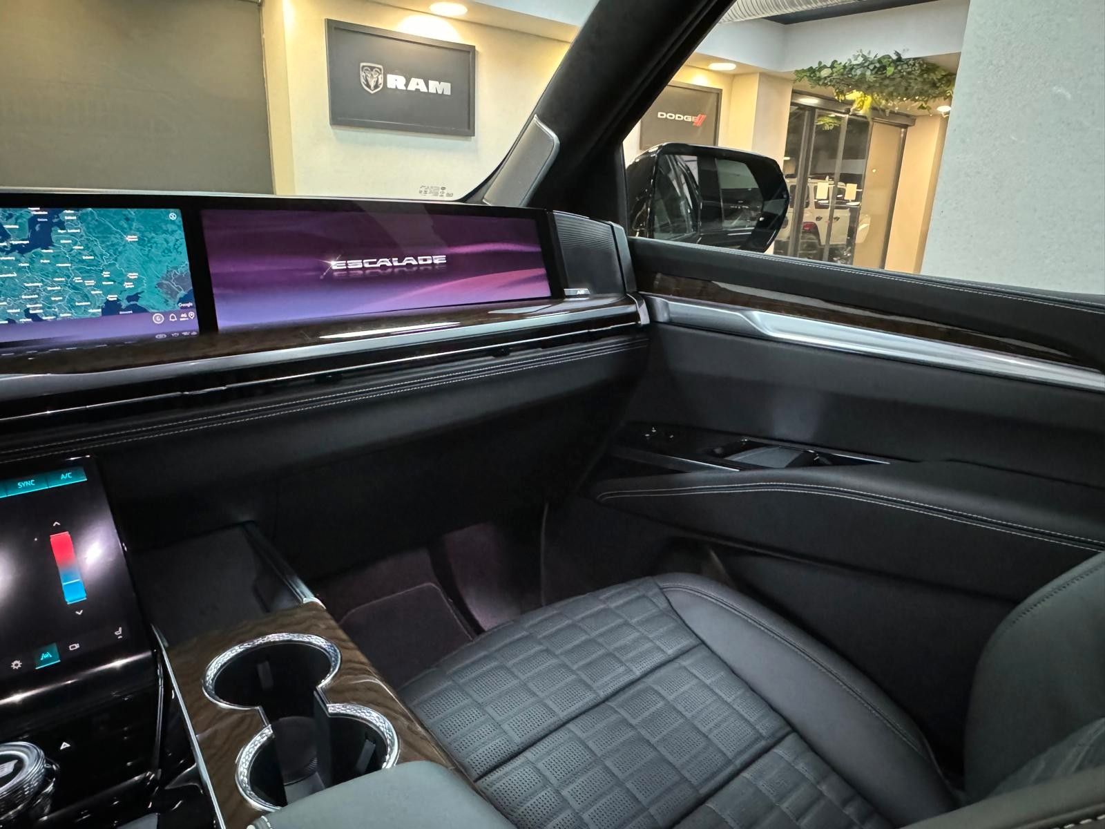 Fahrzeugabbildung Cadillac 2026 ESCALADE SPORT PLATINUM 6.2 V8-HUD-NIGHT V