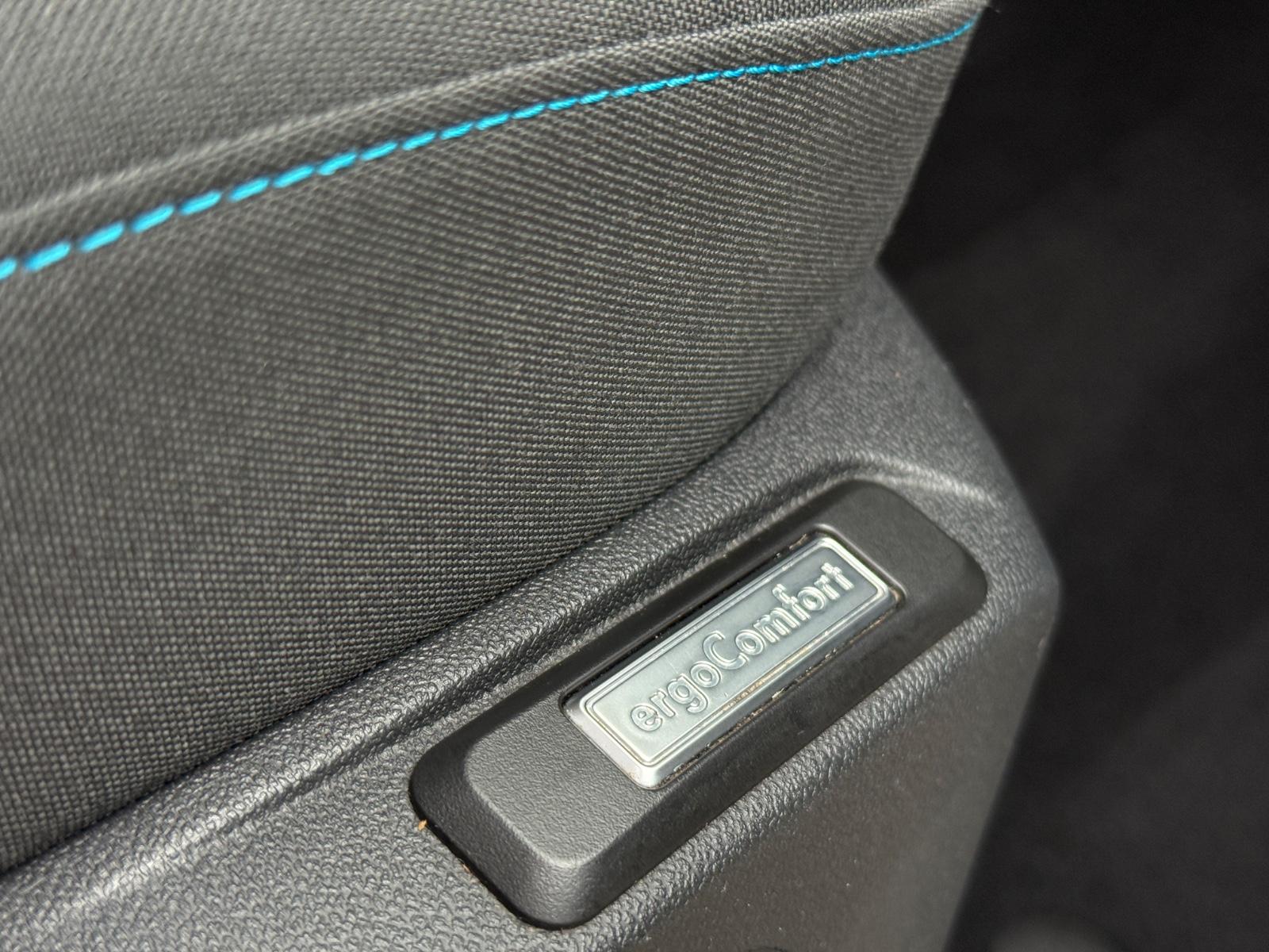 Volkswagen Caddy Maxi Move 7-Sitzer PANO StdHzg. AHK Ergo