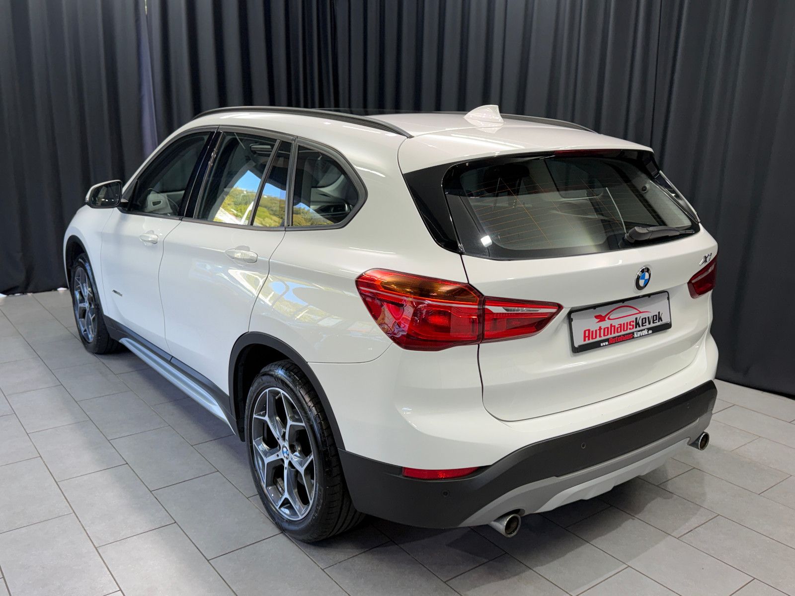 Fahrzeugabbildung BMW X1 xDrive 20 d xLine|AHK|PANO|PDC|NAVI|AUTOMATIK