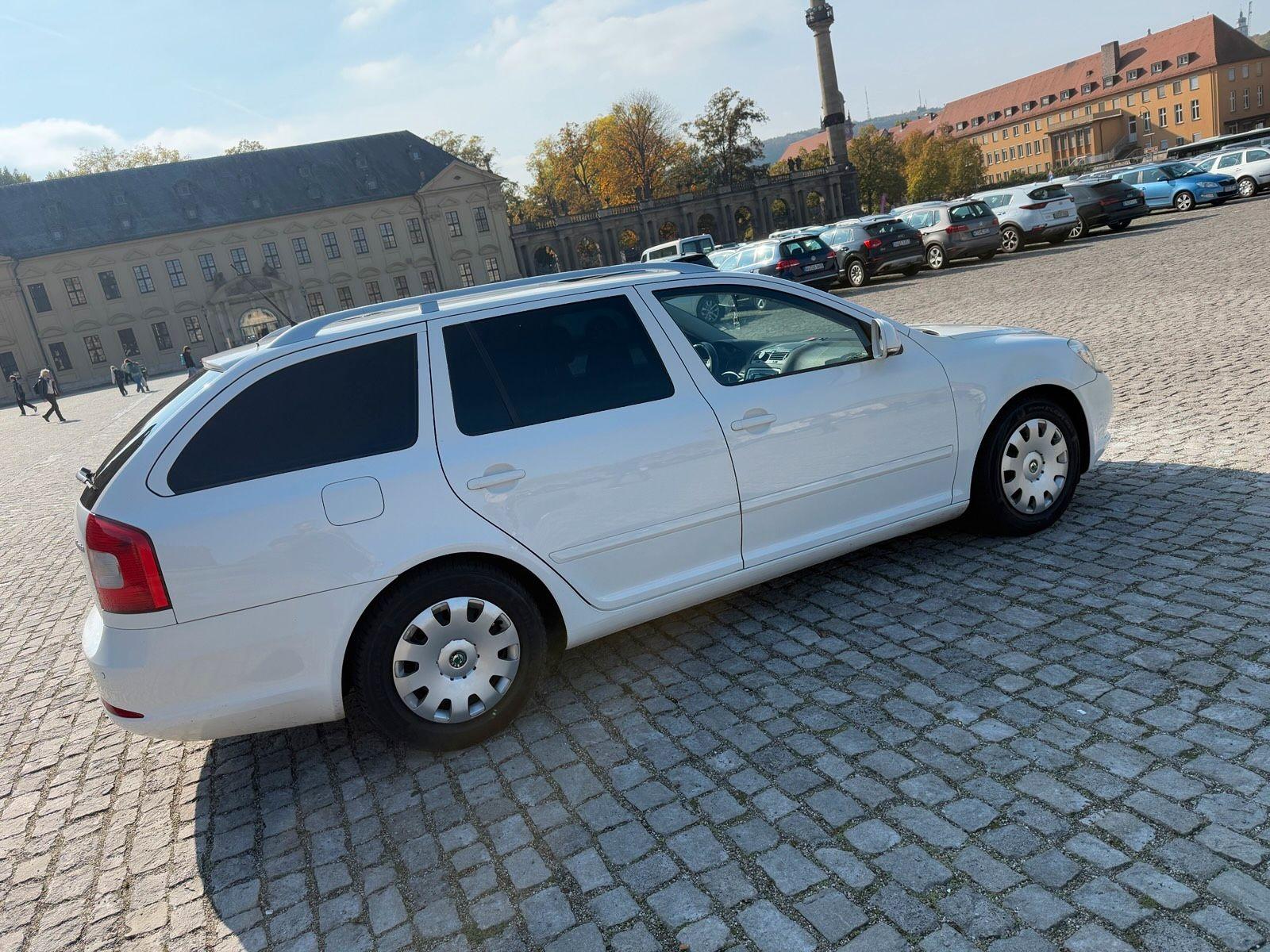 Skoda Octavia 2011 — interior