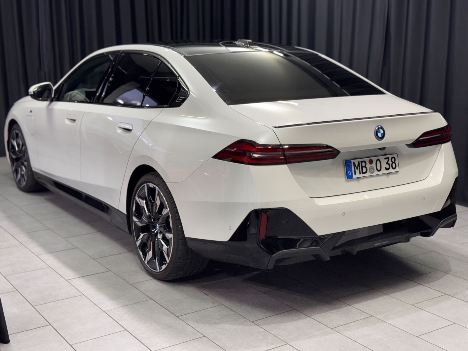 Fahrzeugabbildung BMW 550e Lim. xDrive M SPORT|CARBON|PANO|21 ZOLL|