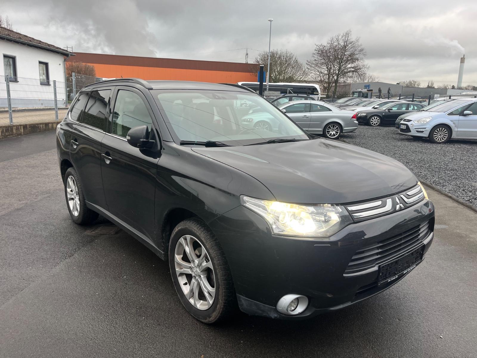 Mitsubishi Outlander Style+ Instyle 4WD Leder/Si-Hz/Navi/E5