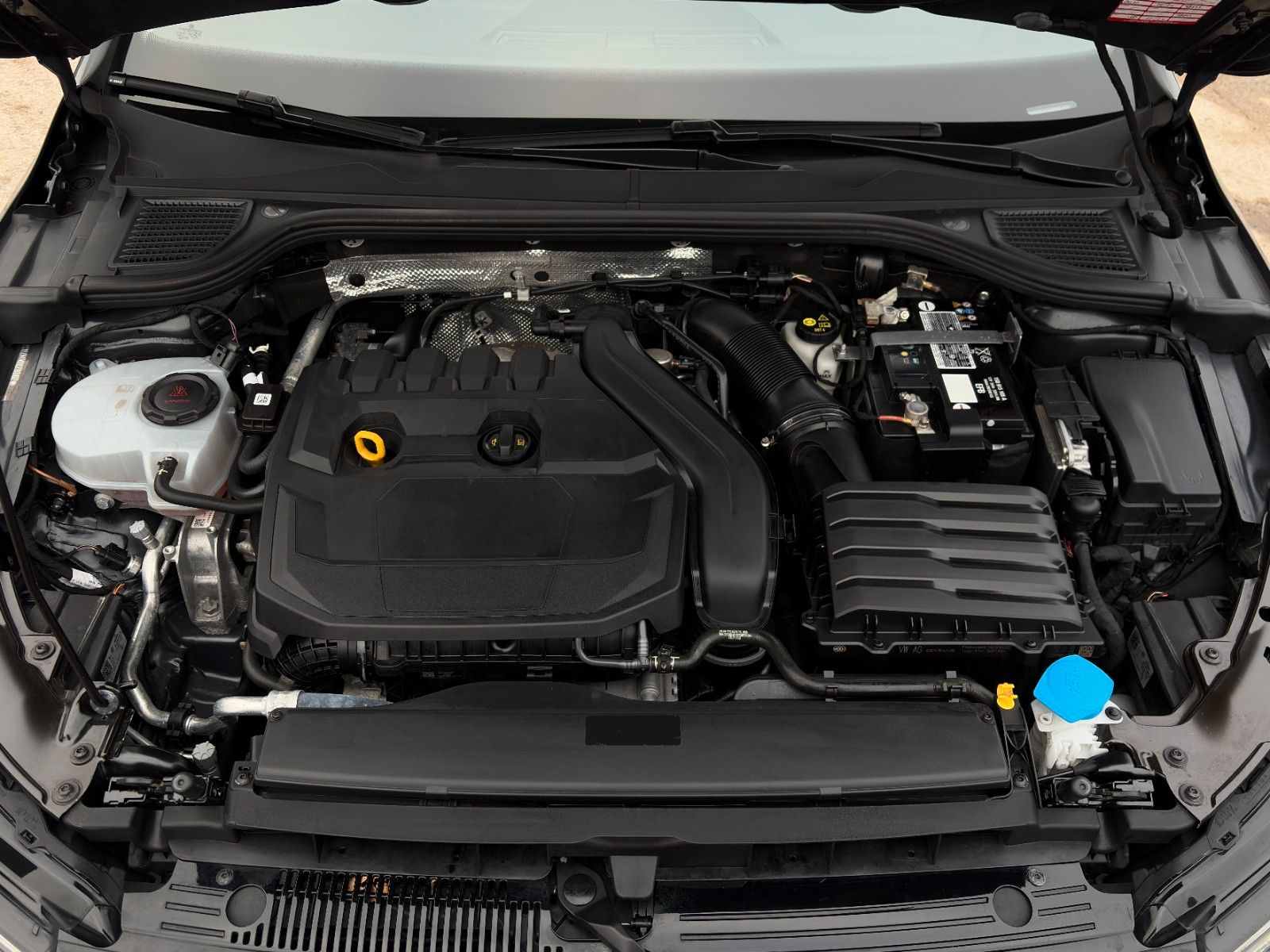 Fahrzeugabbildung Volkswagen Golf 1.5 TSI Life ACC LKAS PDC SHZ 3Z-Klima LED