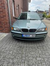 BMW 318i - - BMW 318: Grün