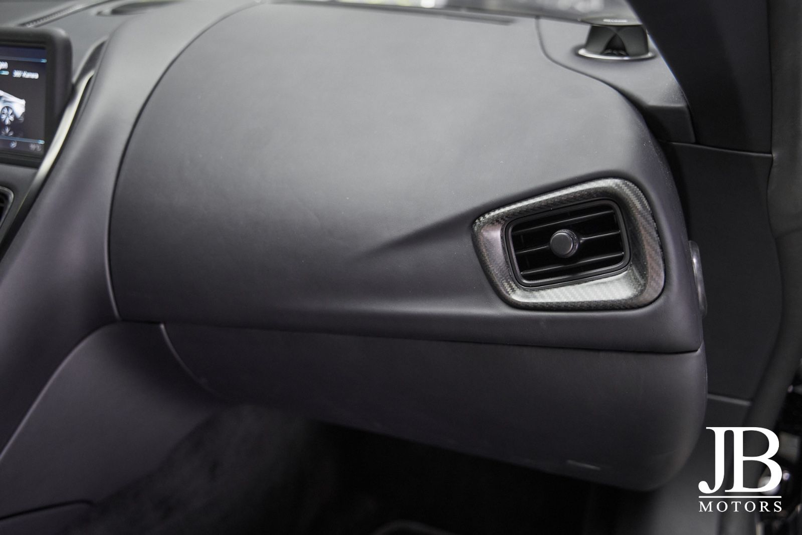 Fahrzeugabbildung Aston Martin DBS V12 770 Ultimate Carbon Performance Seats