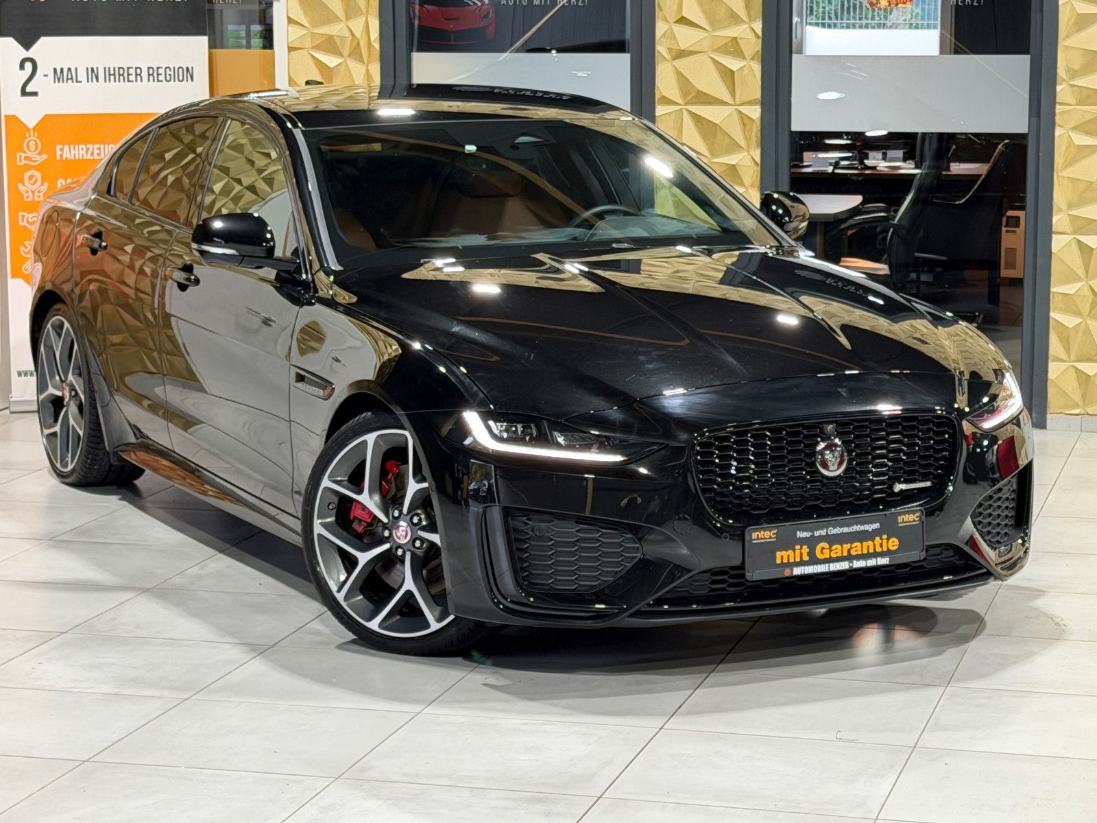 Fahrzeugabbildung Jaguar XE R-Dynamic Black/360°/NAVI/APPLE/SOUND/SHZ