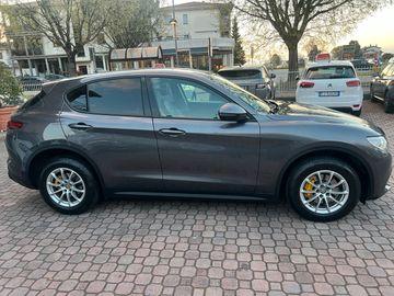 Alfa-Romeo Stelvio - 3