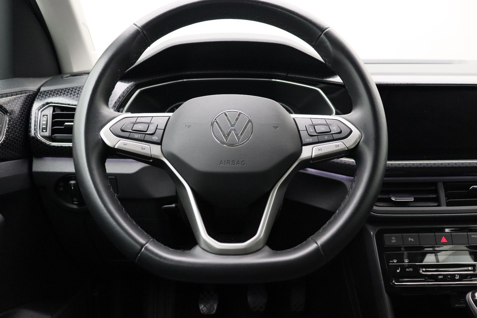 Fahrzeugabbildung Volkswagen T-Cross Navi LED AppleCar Einparkhilfe v+h