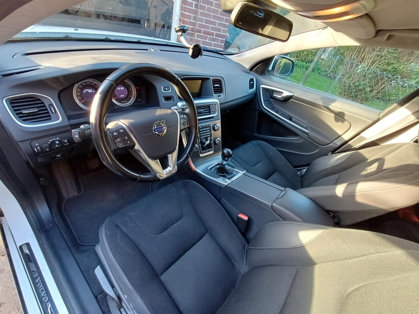 Volvo V60 2012 — photo 8